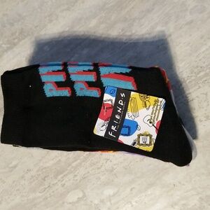 New Friends 4 pairs of socks adults